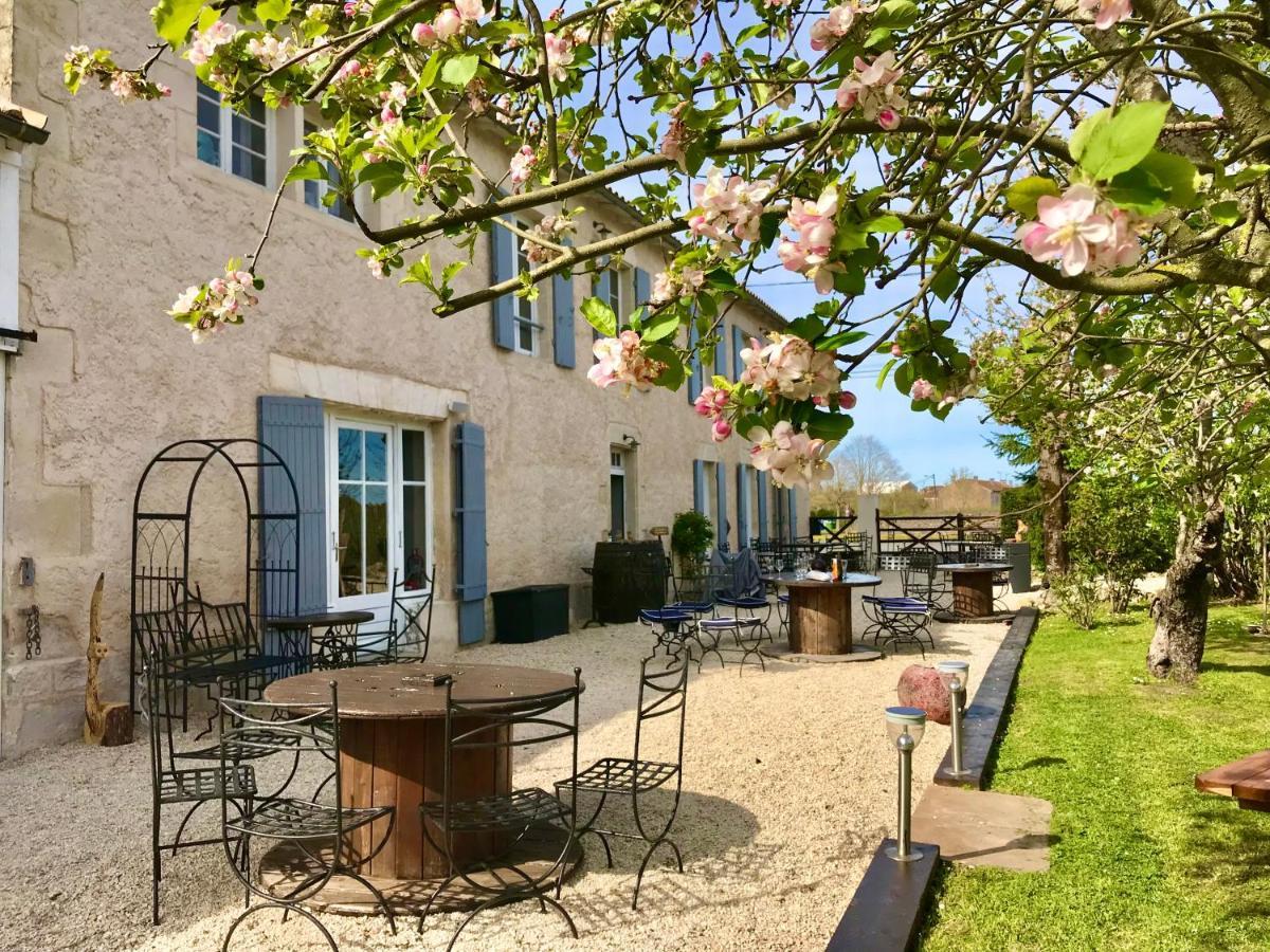 Bed and Breakfast Le Relais D'Aulnay Aulnay  Exterior foto